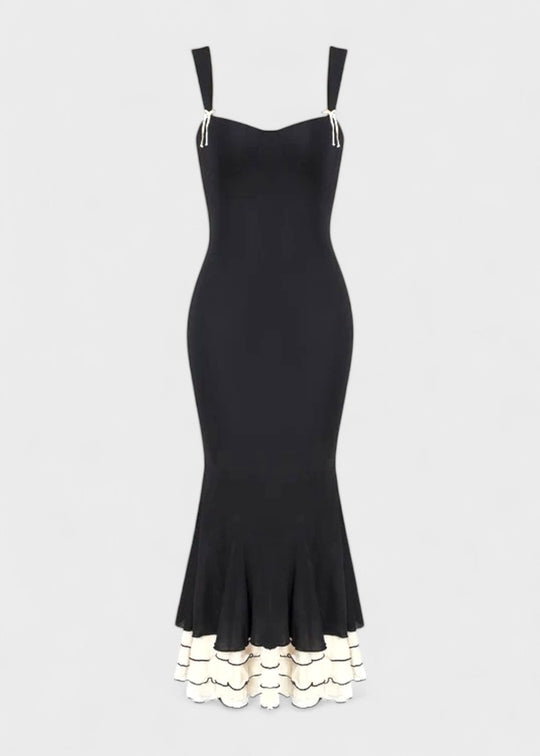 Vestido longo justo preto com decote coração e alças finas