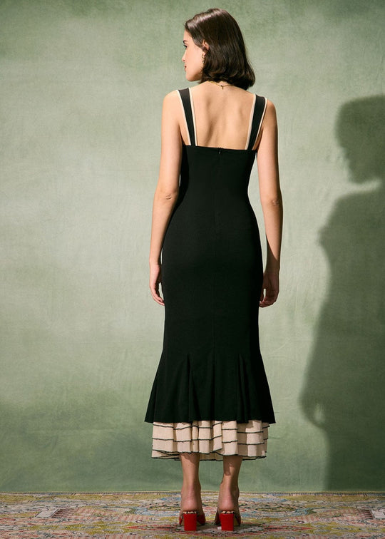 Vestido longo justo preto com decote coração e alças finas
